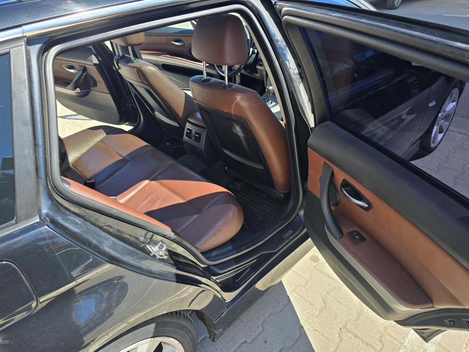 BMW 320 163 к.с. Автомат, Comfort Access, Панорама, Кожа, снимка 15 - Автомобили и джипове - 55033170
