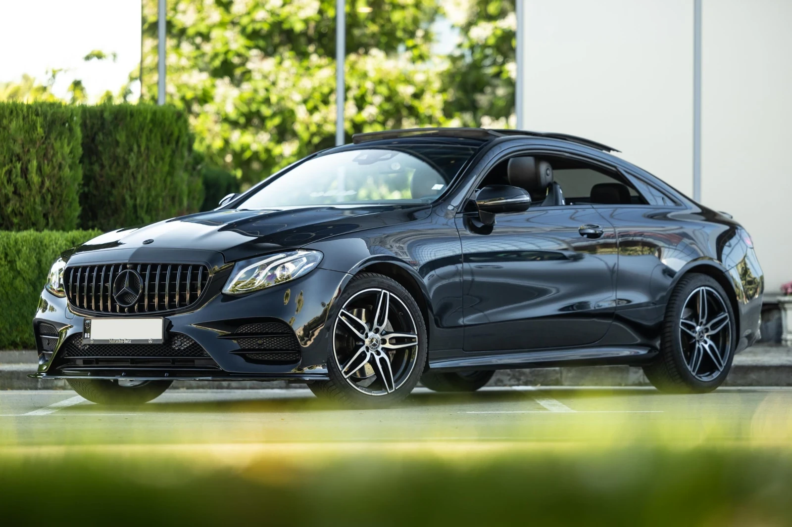 Mercedes-Benz E 220, снимка 2 - Автомобили и джипове - 55060339
