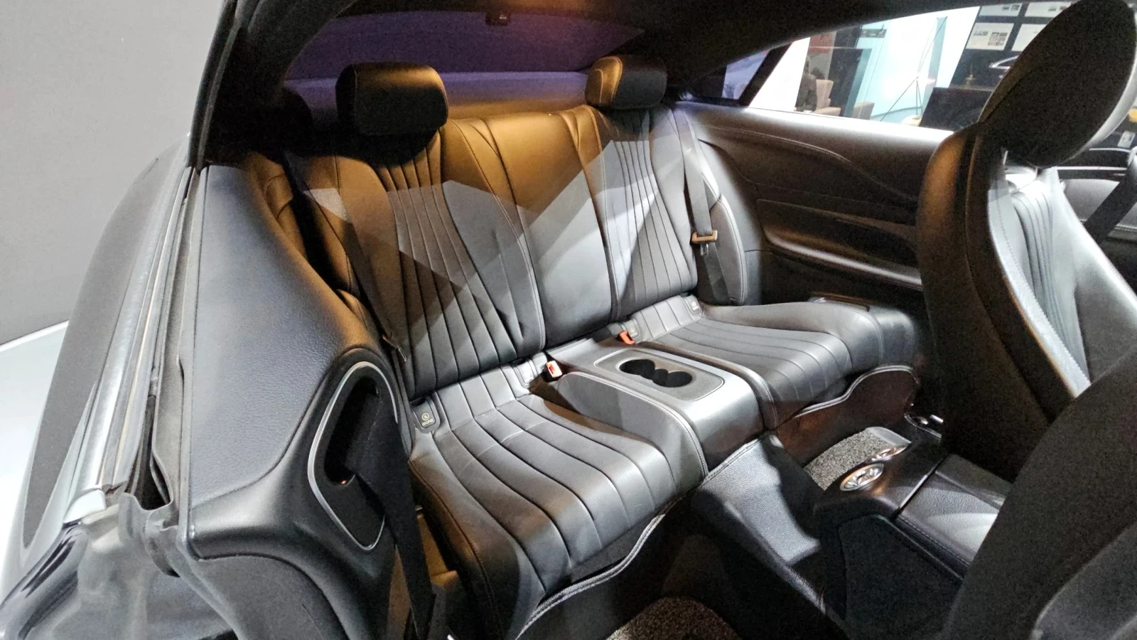 Mercedes-Benz E 220 | АВТОФИНАНСИРАНЕ | ФИКСИРАНА ЦЕНА ДО БЪЛГАРИЯ, снимка 10 - Автомобили и джипове - 55147788