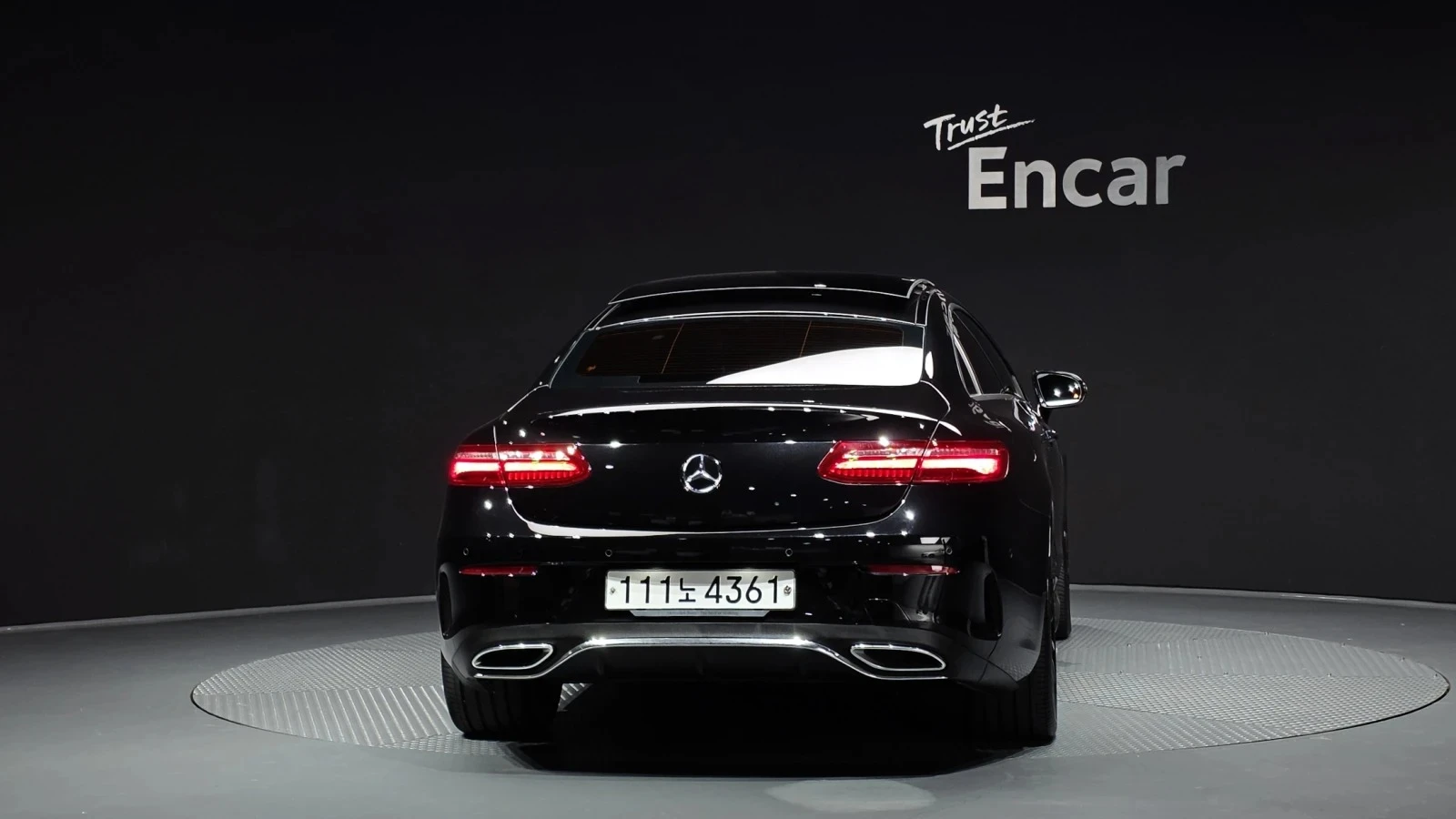 Mercedes-Benz E 220 | АВТОФИНАНСИРАНЕ | ФИКСИРАНА ЦЕНА ДО БЪЛГАРИЯ, снимка 4 - Автомобили и джипове - 55147788