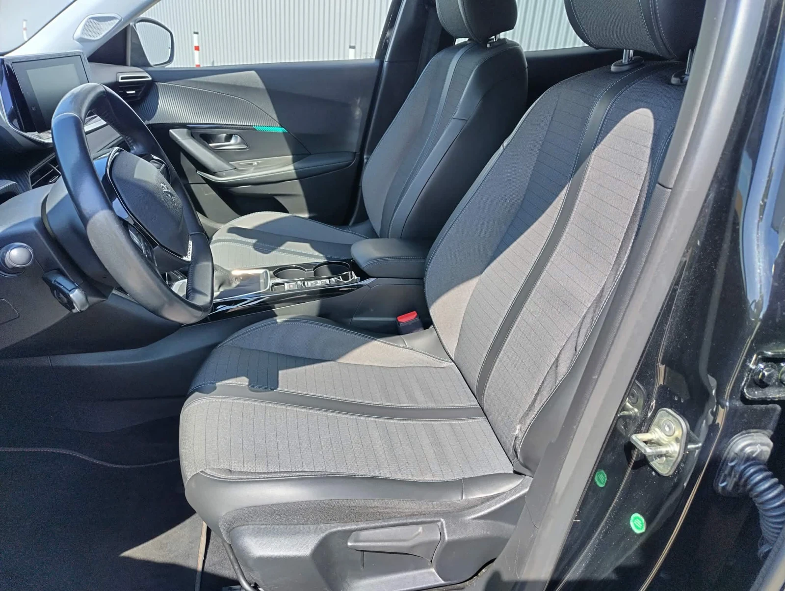 Peugeot 2008, снимка 7 - Автомобили и джипове - 55413774