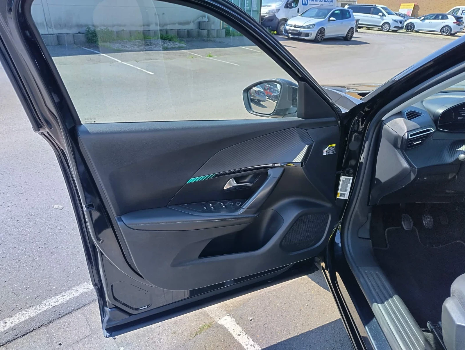 Peugeot 2008, снимка 11 - Автомобили и джипове - 55413774