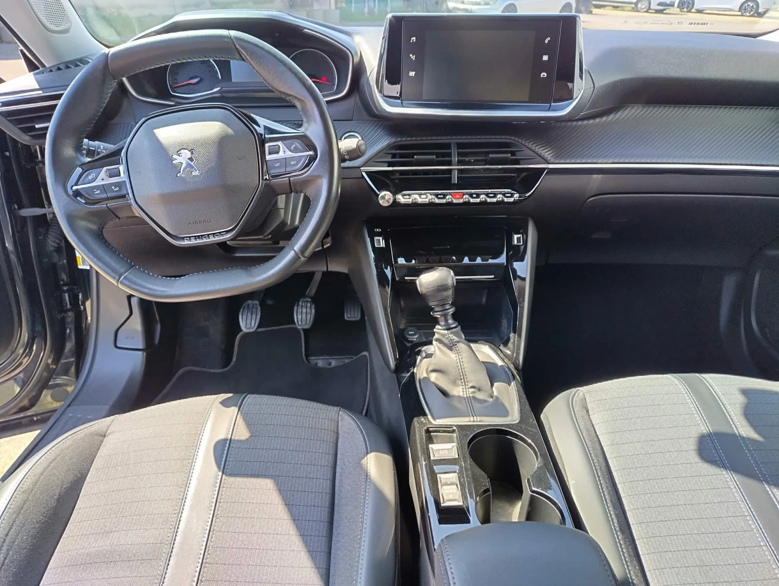 Peugeot 2008, снимка 12 - Автомобили и джипове - 55413774