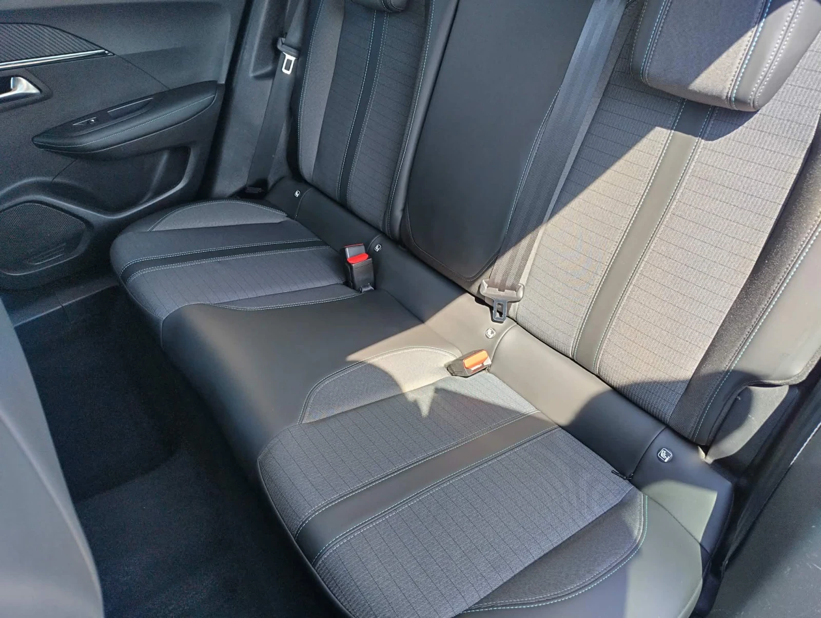 Peugeot 2008, снимка 8 - Автомобили и джипове - 55413774