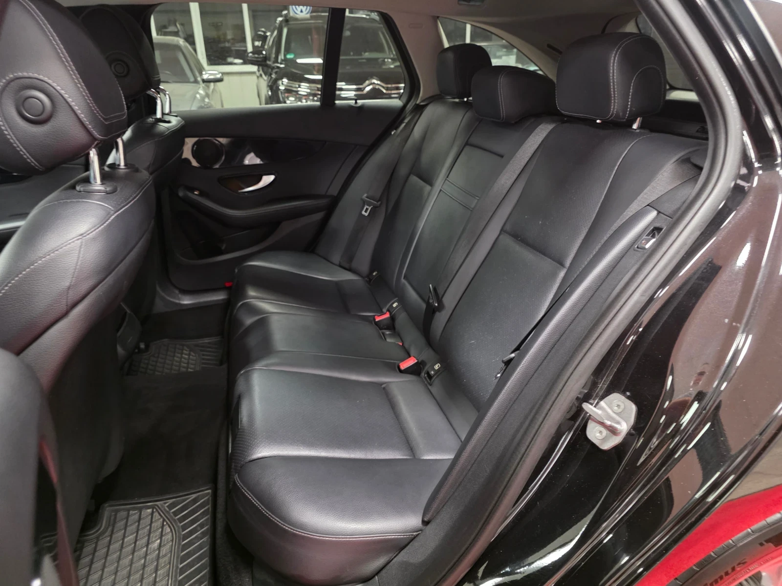 Mercedes-Benz C 220 d | Автоматик | Регистриран, снимка 13 - Автомобили и джипове - 55429369