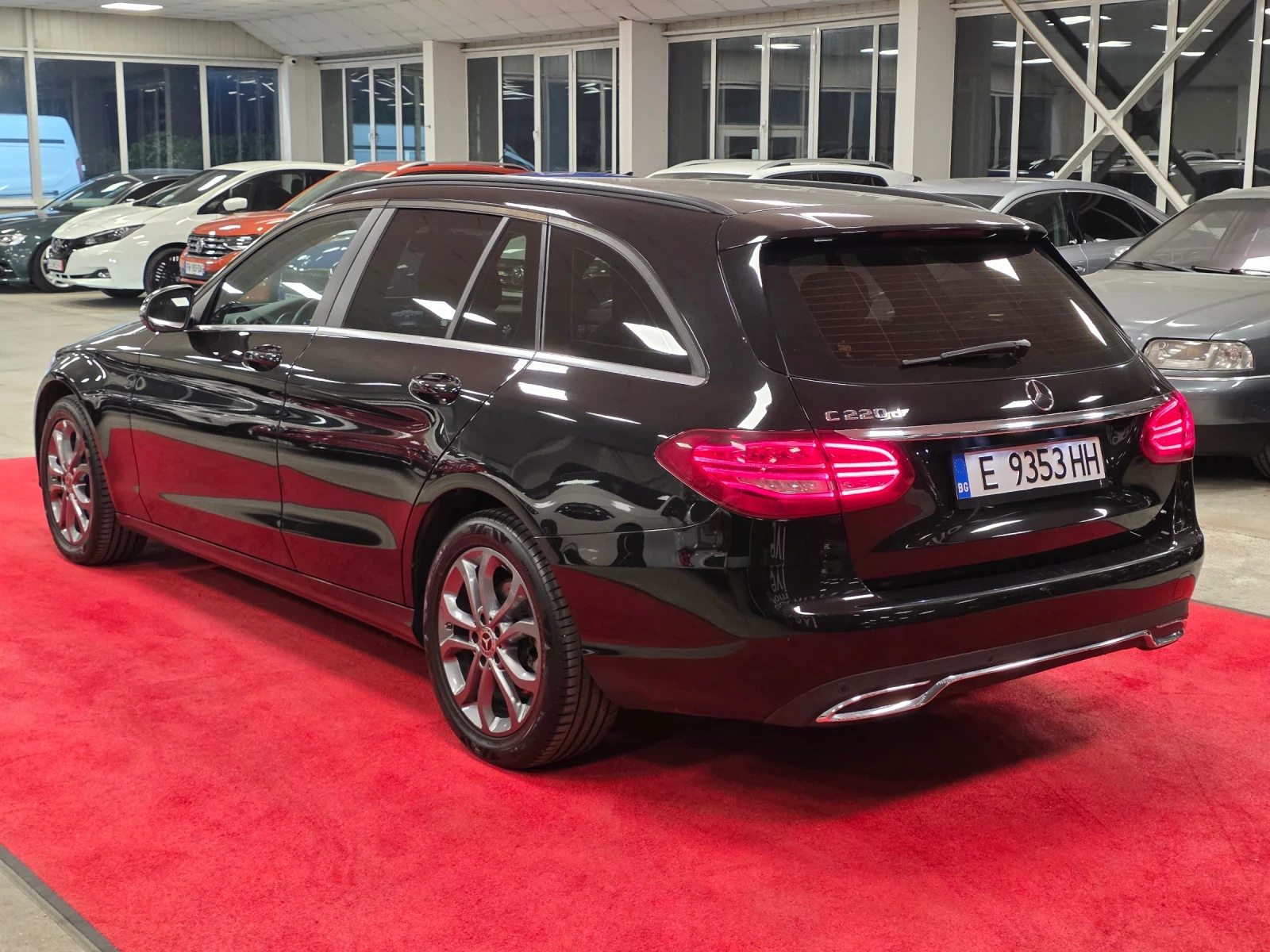 Mercedes-Benz C 220 d | Автоматик | Регистриран, снимка 6 - Автомобили и джипове - 55429369