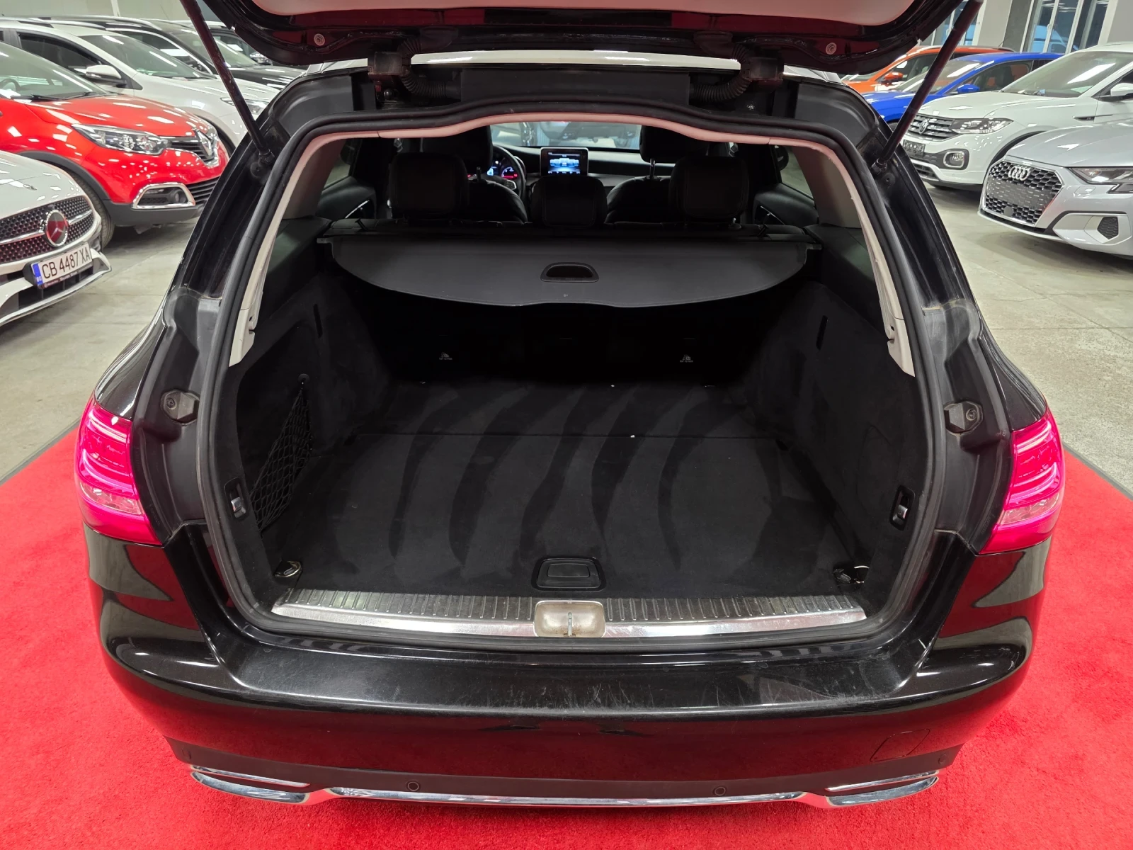 Mercedes-Benz C 220 d | Автоматик | Регистриран, снимка 17 - Автомобили и джипове - 55429369
