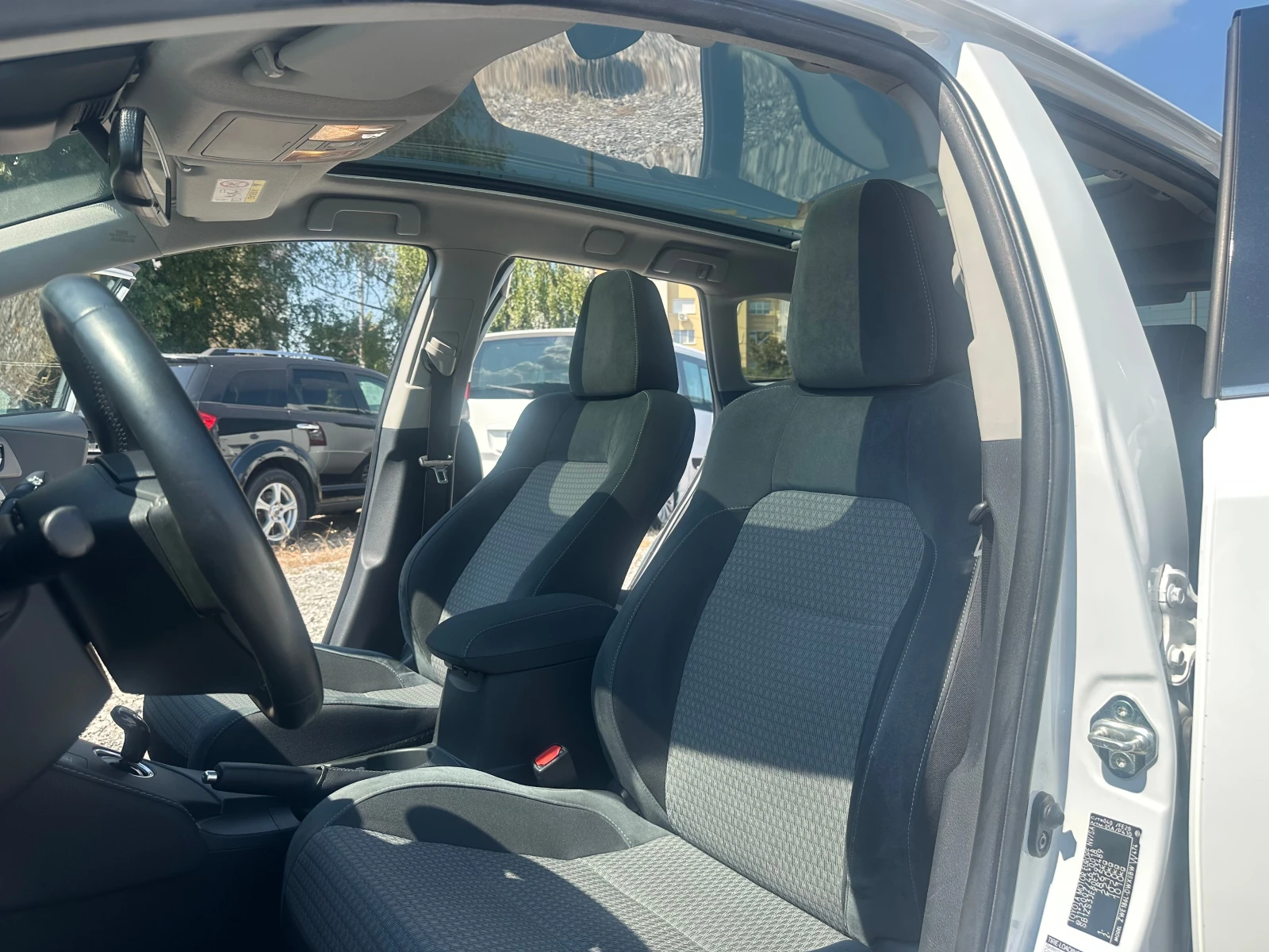 Toyota Auris 1.8HIBRID 128kc, снимка 9 - Автомобили и джипове - 55613071