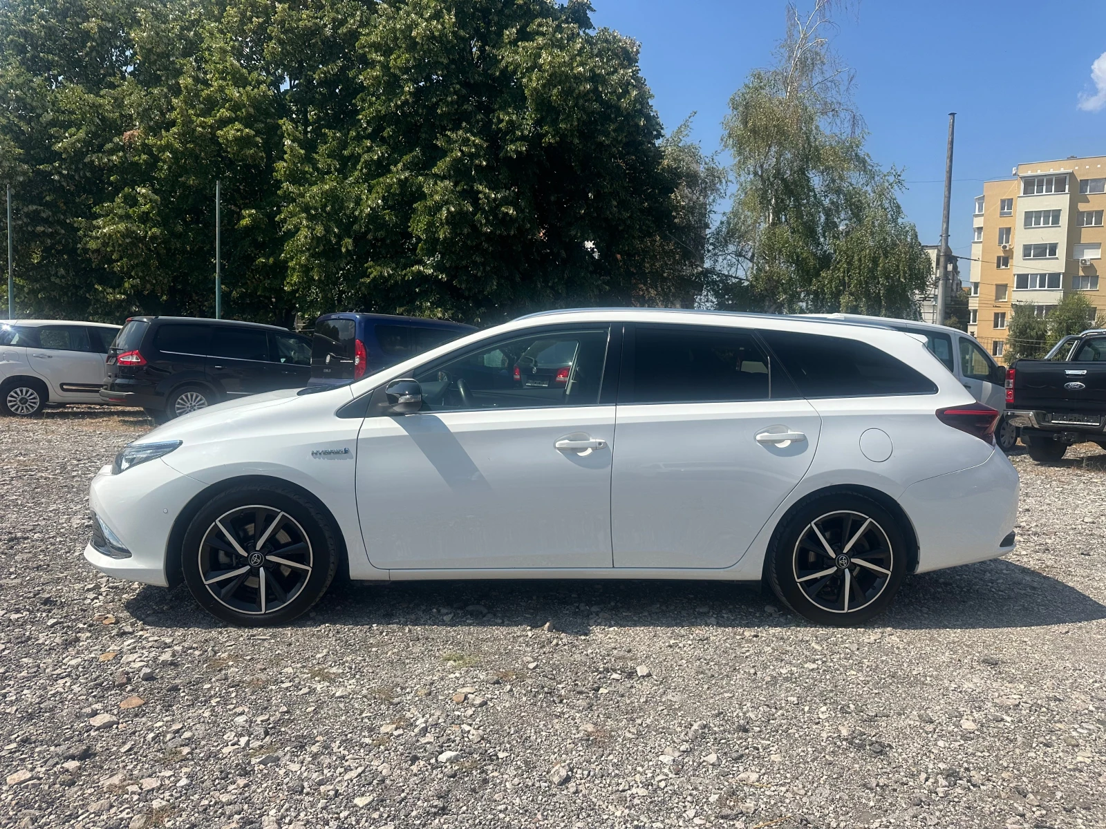 Toyota Auris 1.8HIBRID 128kc, снимка 2 - Автомобили и джипове - 55613071