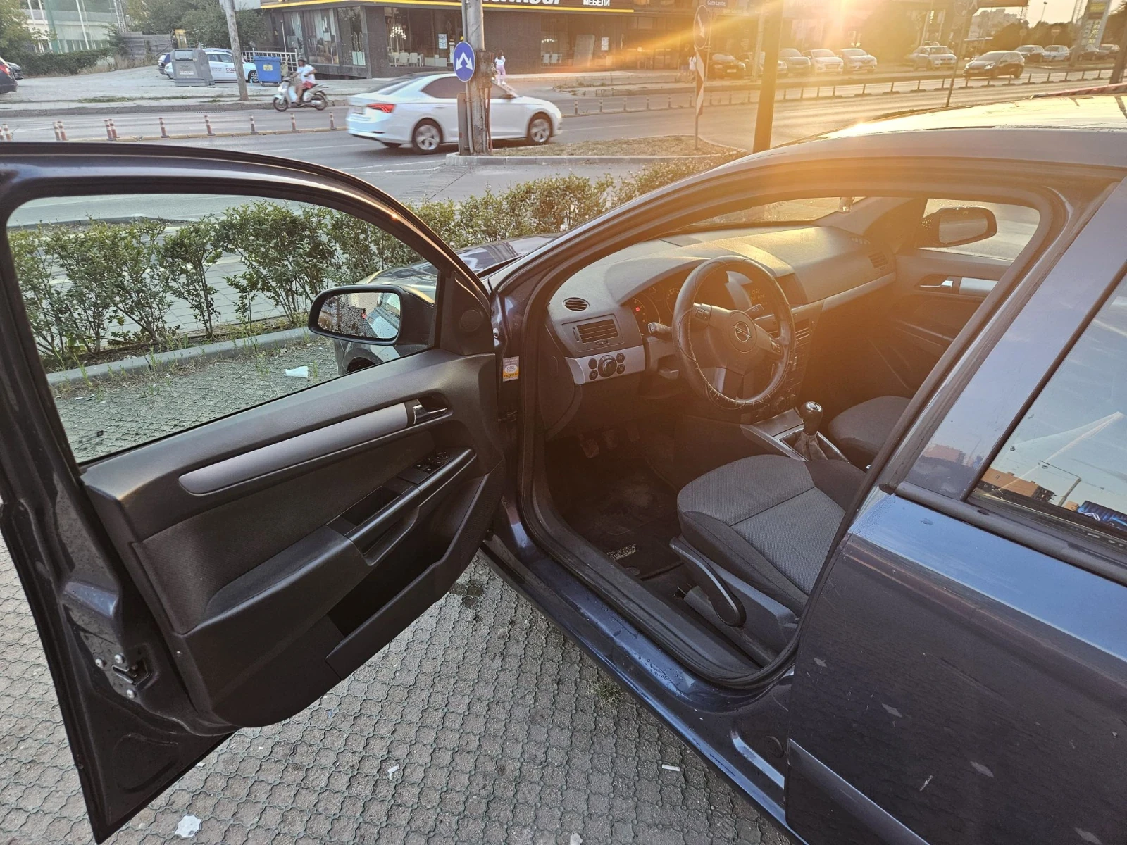Opel Astra H, снимка 4 - Автомобили и джипове - 56045691