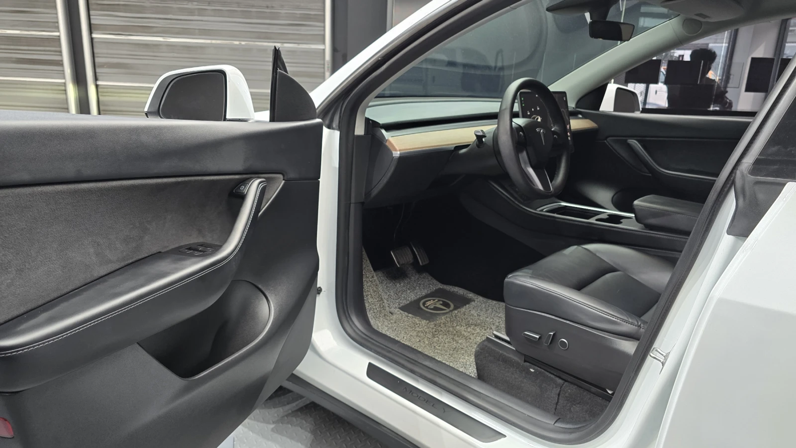 Tesla Model Y 2021* DIS* LED* PANO* СОБСТВЕН ЛИЗИНГ, снимка 9 - Автомобили и джипове - 56175906