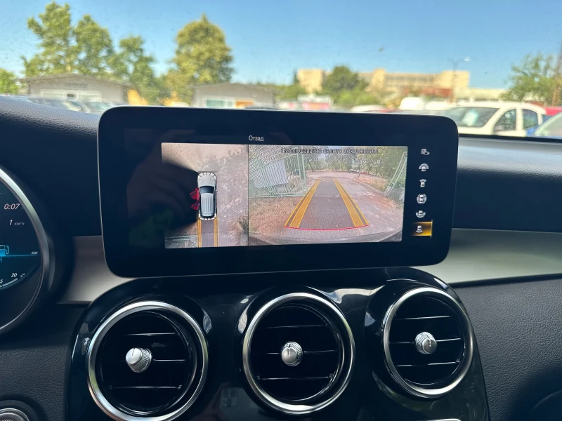 Mercedes-Benz GLC 220, снимка 10 - Автомобили и джипове - 50903135