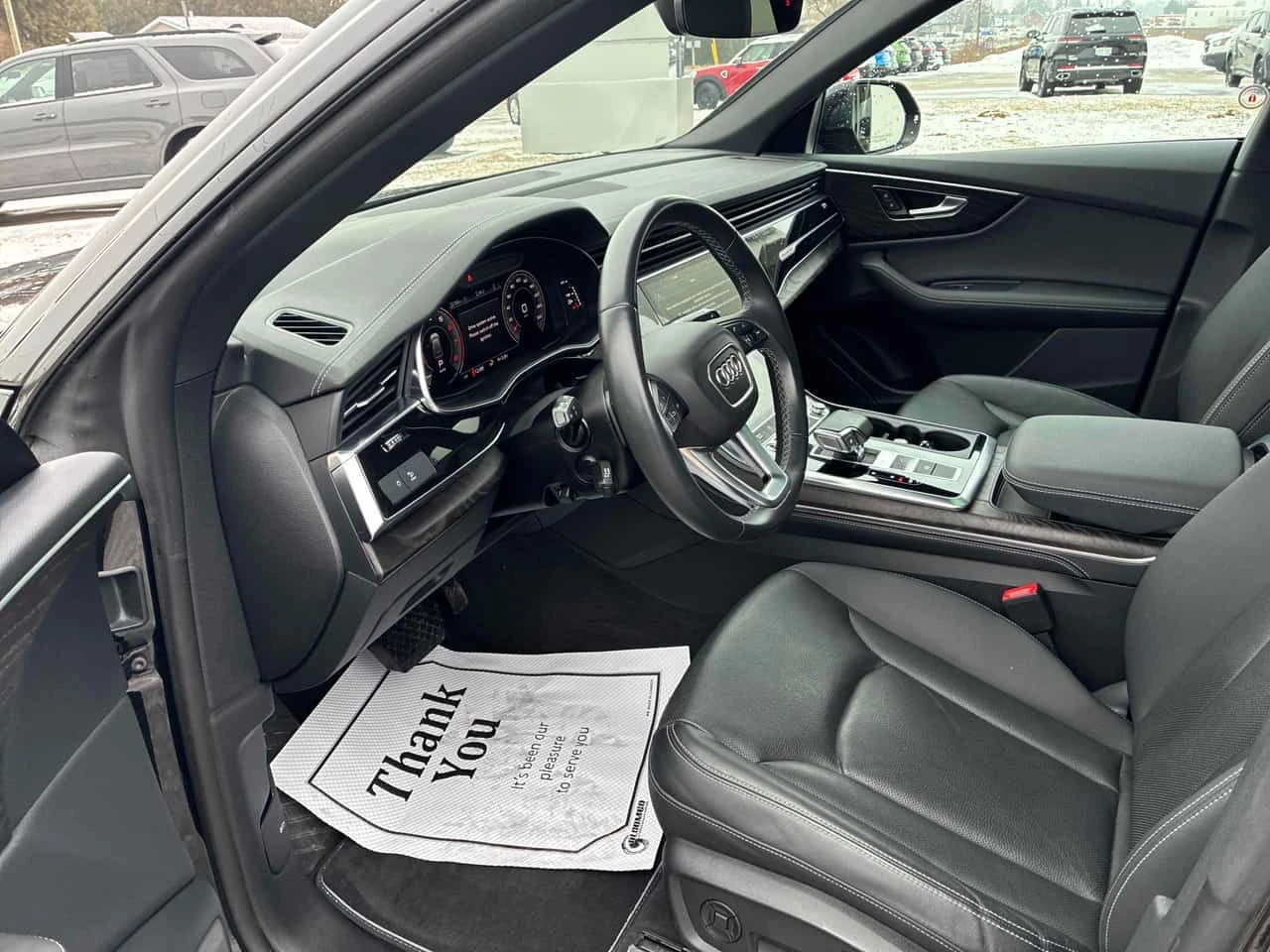 Audi Q8 * Progressiv * 360 * ОБДУХВАНЕ * ПРЕДСТАВИТЕЛСТВО, снимка 5 - Автомобили и джипове - 53918264