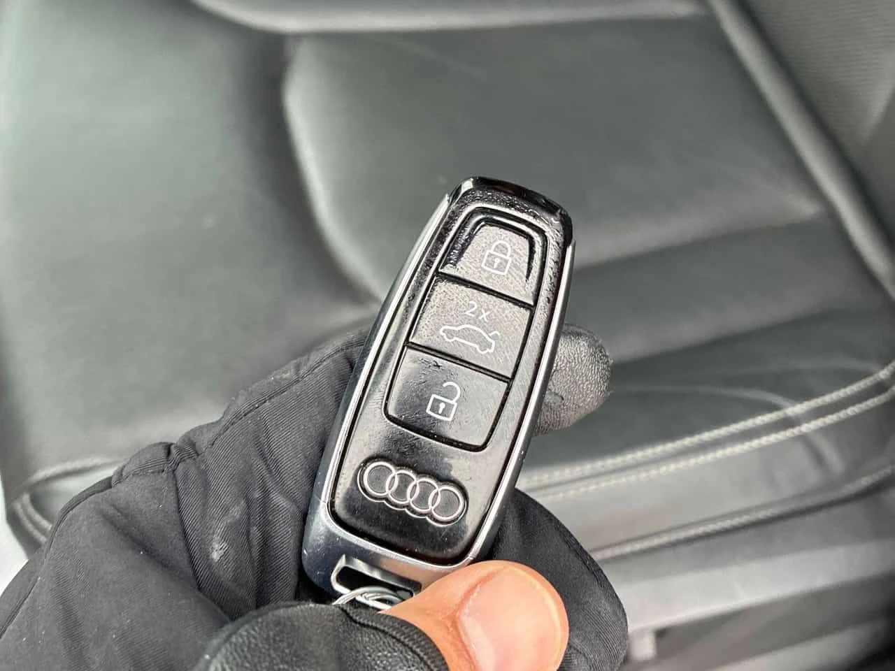 Audi Q8 * Progressiv * 360 * ОБДУХВАНЕ * ПРЕДСТАВИТЕЛСТВО, снимка 15 - Автомобили и джипове - 53918264