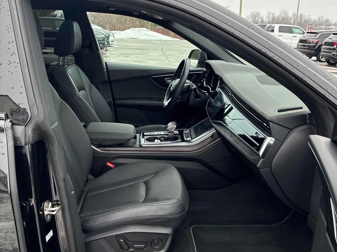 Audi Q8 * Progressiv * 360 * ОБДУХВАНЕ * ПРЕДСТАВИТЕЛСТВО, снимка 12 - Автомобили и джипове - 53918264