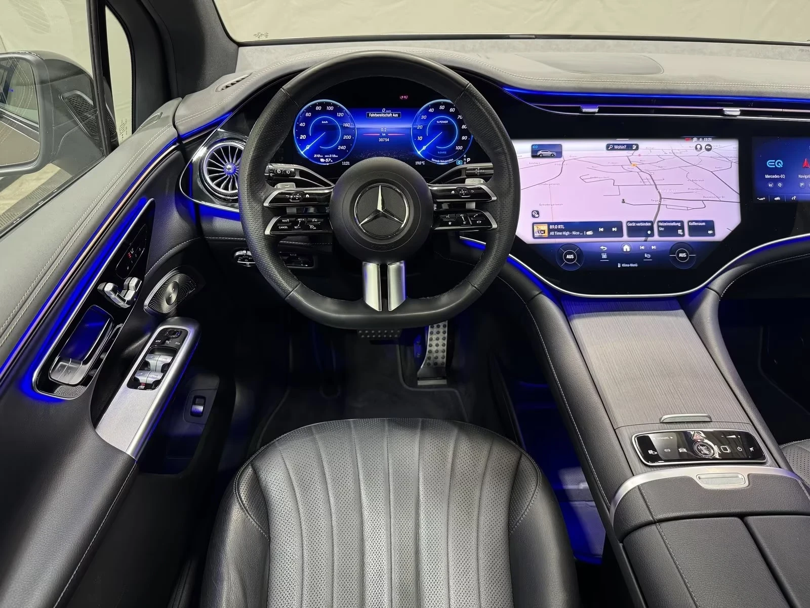 Mercedes-Benz EQE SUV 300 AMG Premium HyperScreen PANO 360 DIST W/P+, снимка 11 - Автомобили и джипове - 54883863