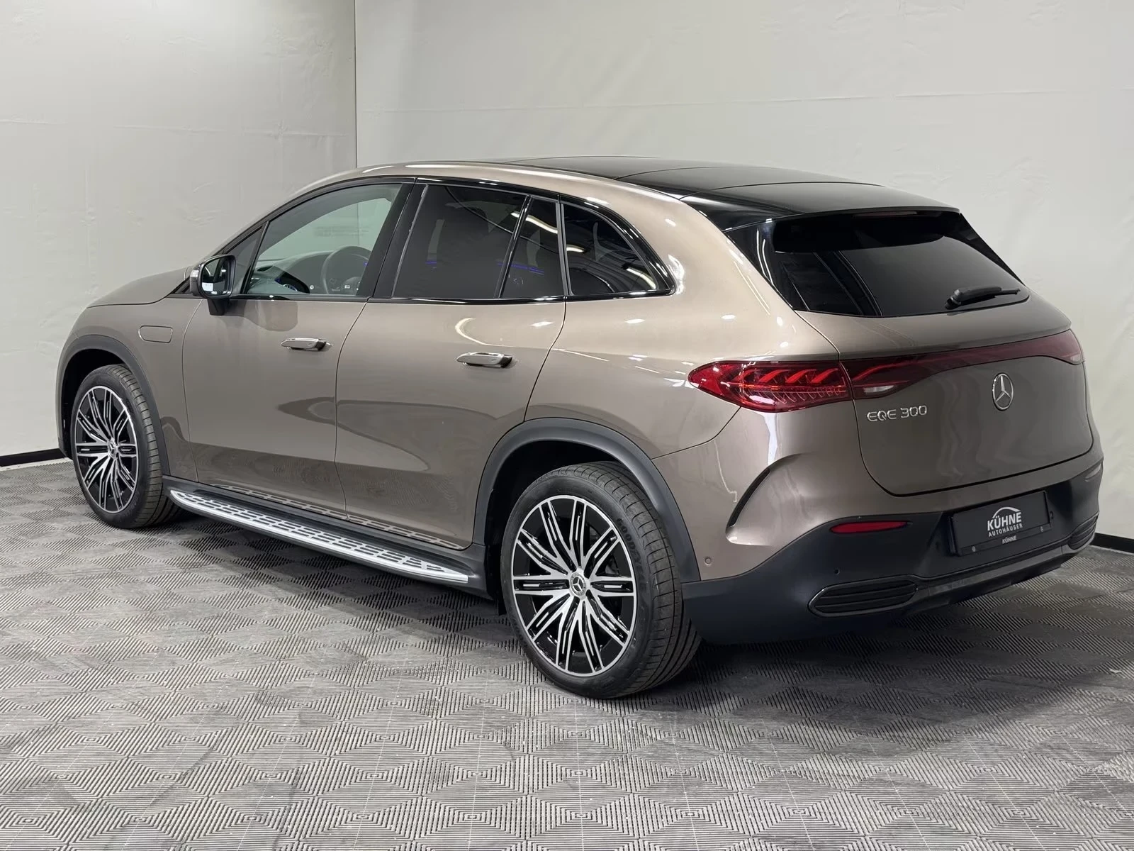 Mercedes-Benz EQE SUV 300 AMG Premium HyperScreen PANO 360 DIST W/P+, снимка 4 - Автомобили и джипове - 54883863