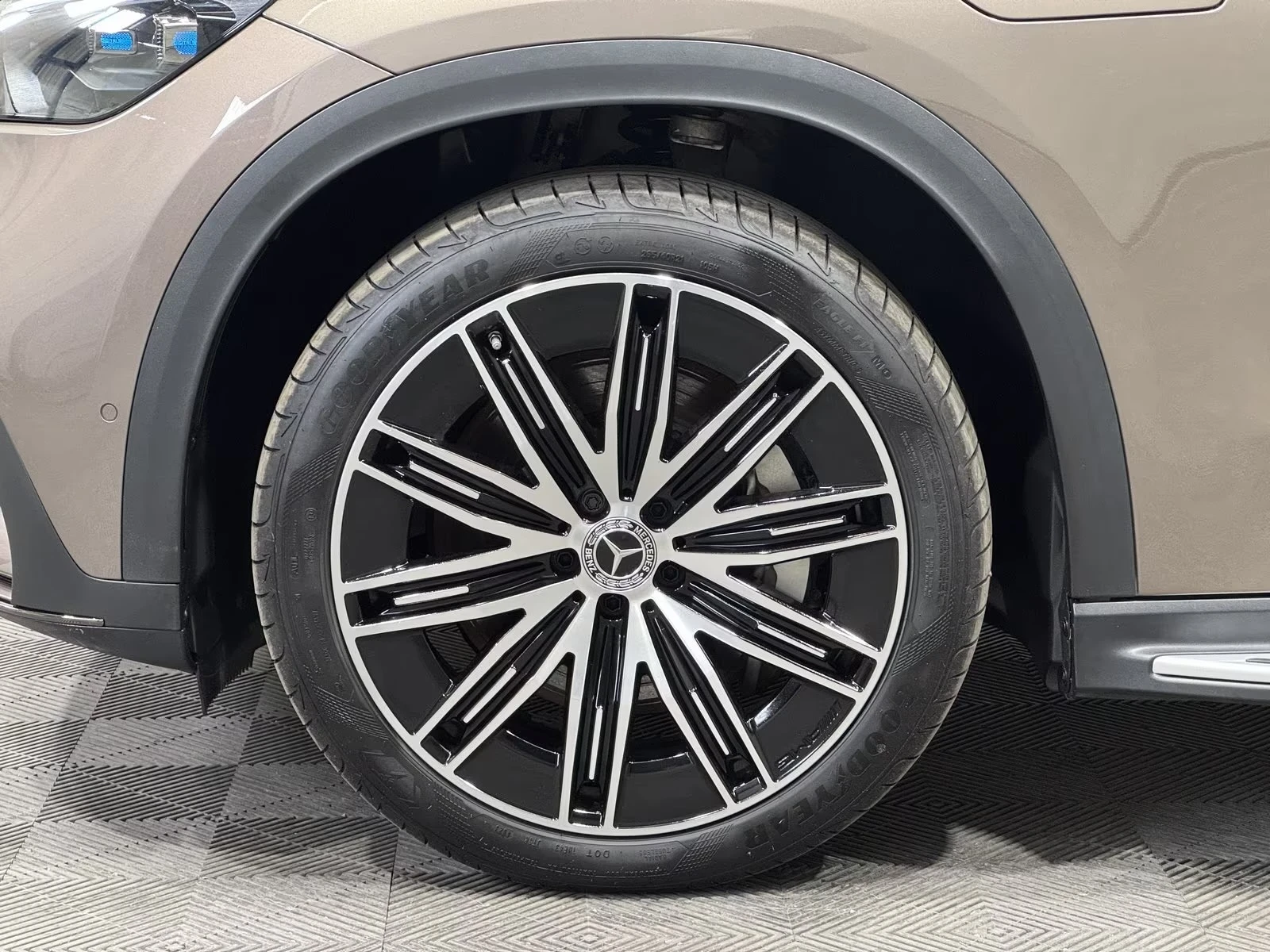 Mercedes-Benz EQE SUV 300 AMG Premium HyperScreen PANO 360 DIST W/P+, снимка 8 - Автомобили и джипове - 54883863