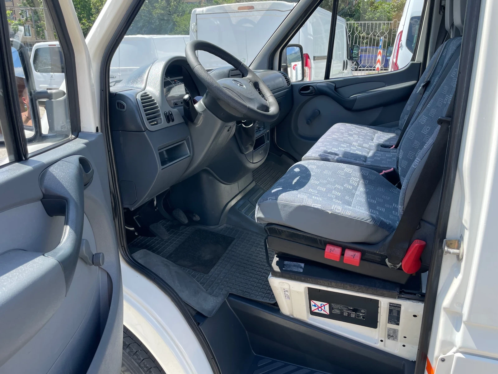 Mercedes-Benz Sprinter 313 CDI//КЛИМАТИК, снимка 6 - Бусове и автобуси - 55112900