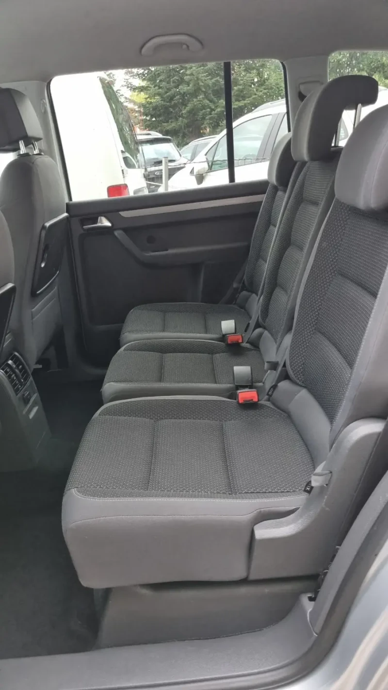 VW Touran 1.6tdi+ NAVI+ KLIMA, снимка 10 - Автомобили и джипове - 41080071