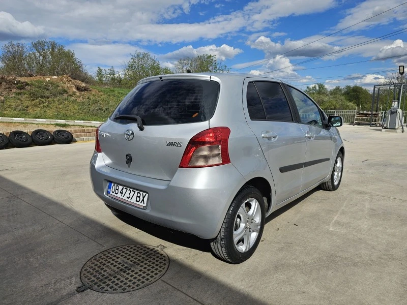 Toyota Yaris 1.3 VVT-i, снимка 6 - Автомобили и джипове - 45359666