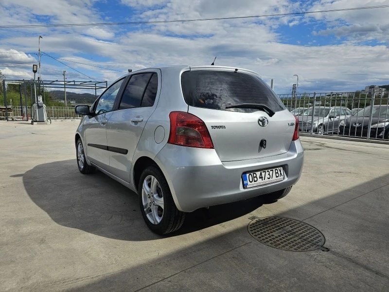 Toyota Yaris 1.3 VVT-i, снимка 4 - Автомобили и джипове - 45359666