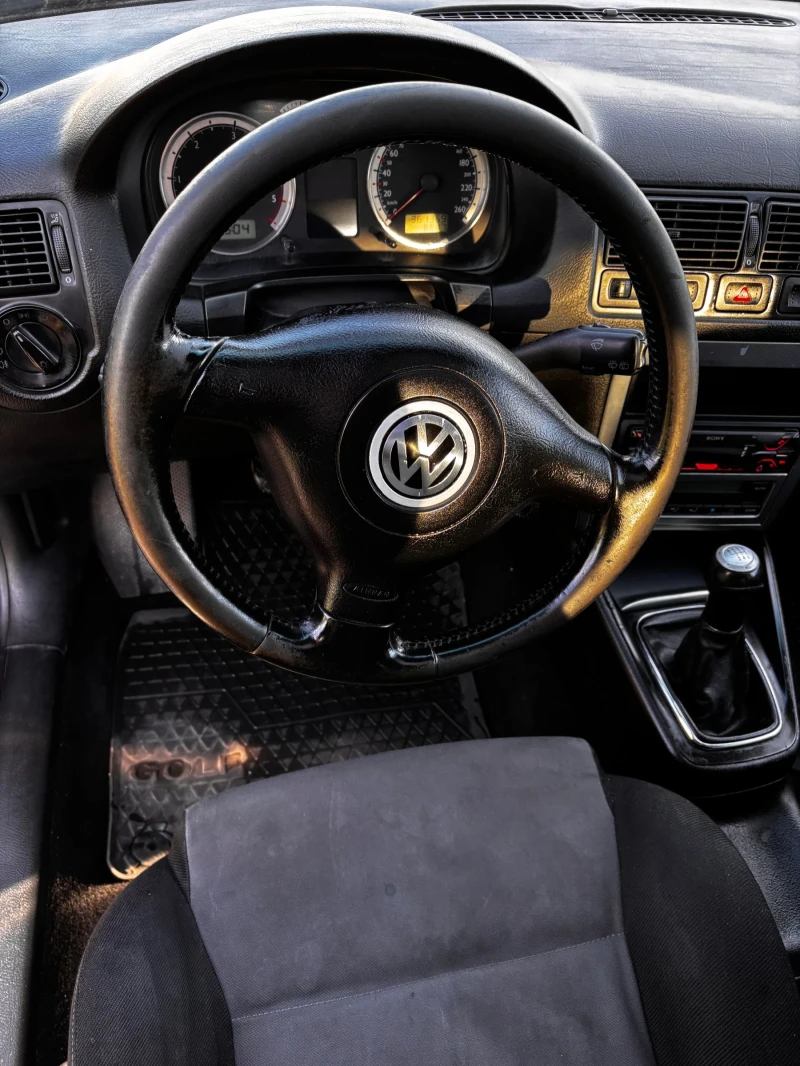 VW Golf 1.9 TDI, снимка 6 - Автомобили и джипове - 49537445