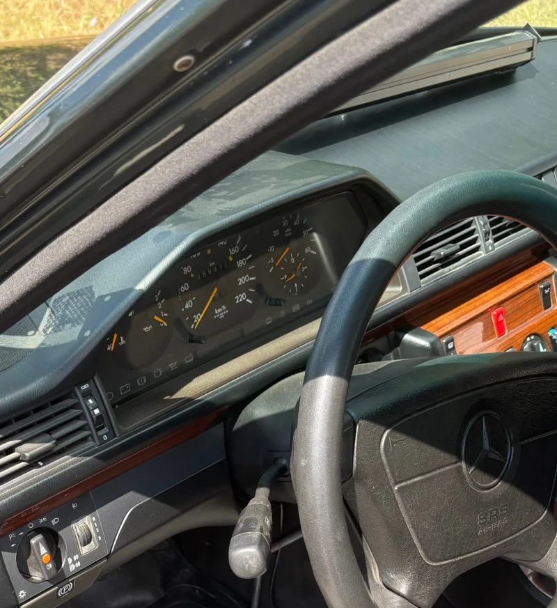 Mercedes-Benz E 250 124, снимка 5 - Автомобили и джипове - 52905601