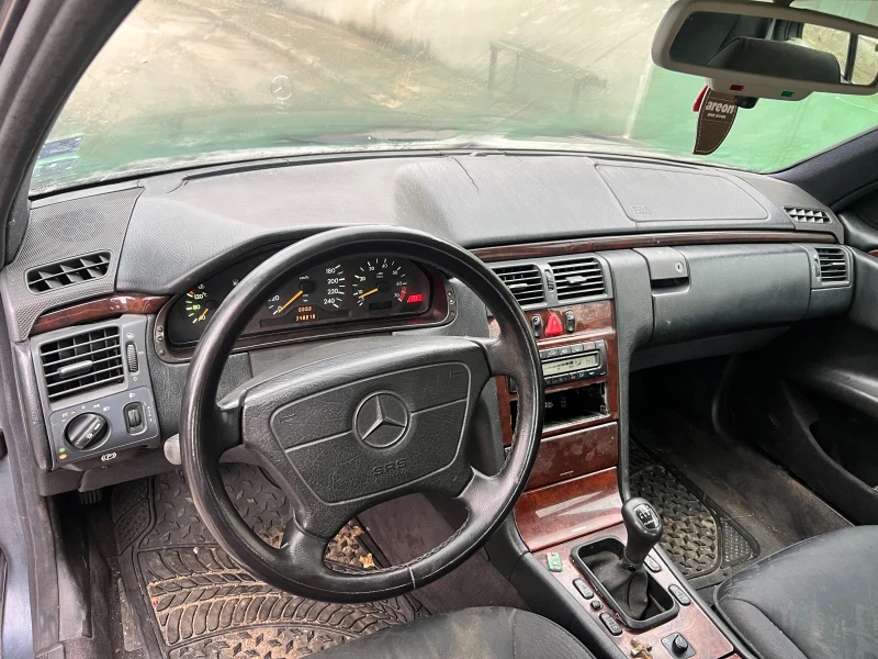 Mercedes-Benz E 230 2.3i 150hp, снимка 6 - Автомобили и джипове - 53431499