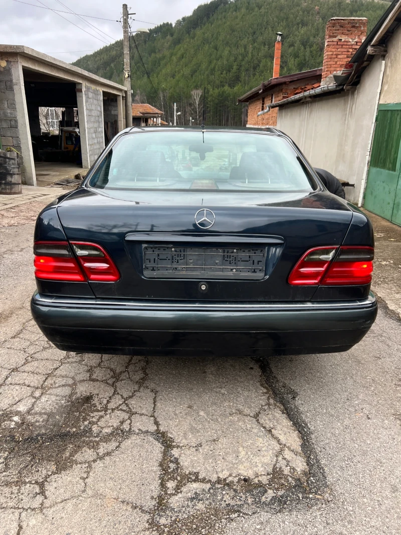 Mercedes-Benz E 230 2.3i 150hp, снимка 4 - Автомобили и джипове - 53431499