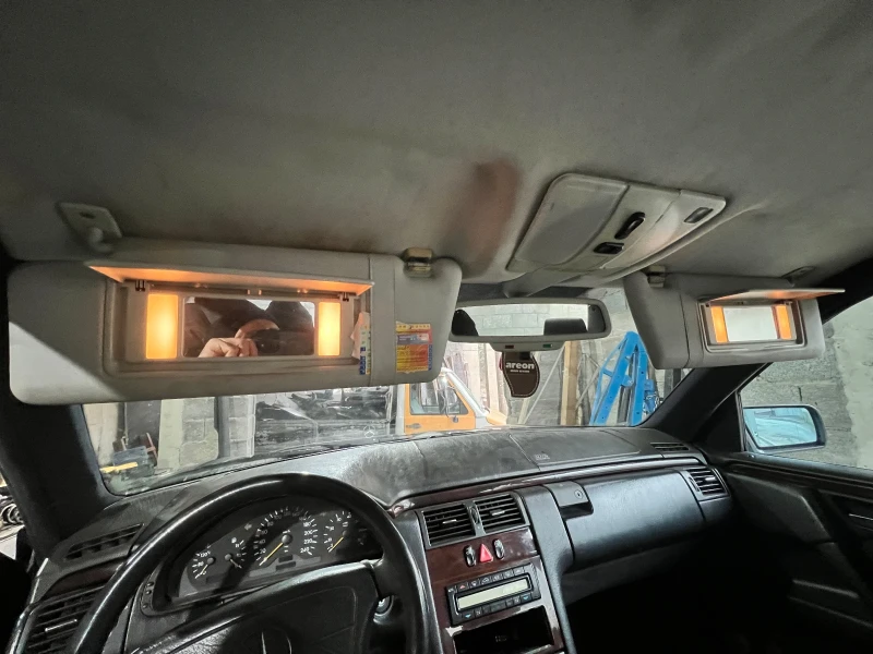 Mercedes-Benz E 230 2.3i 150hp, снимка 9 - Автомобили и джипове - 53431499