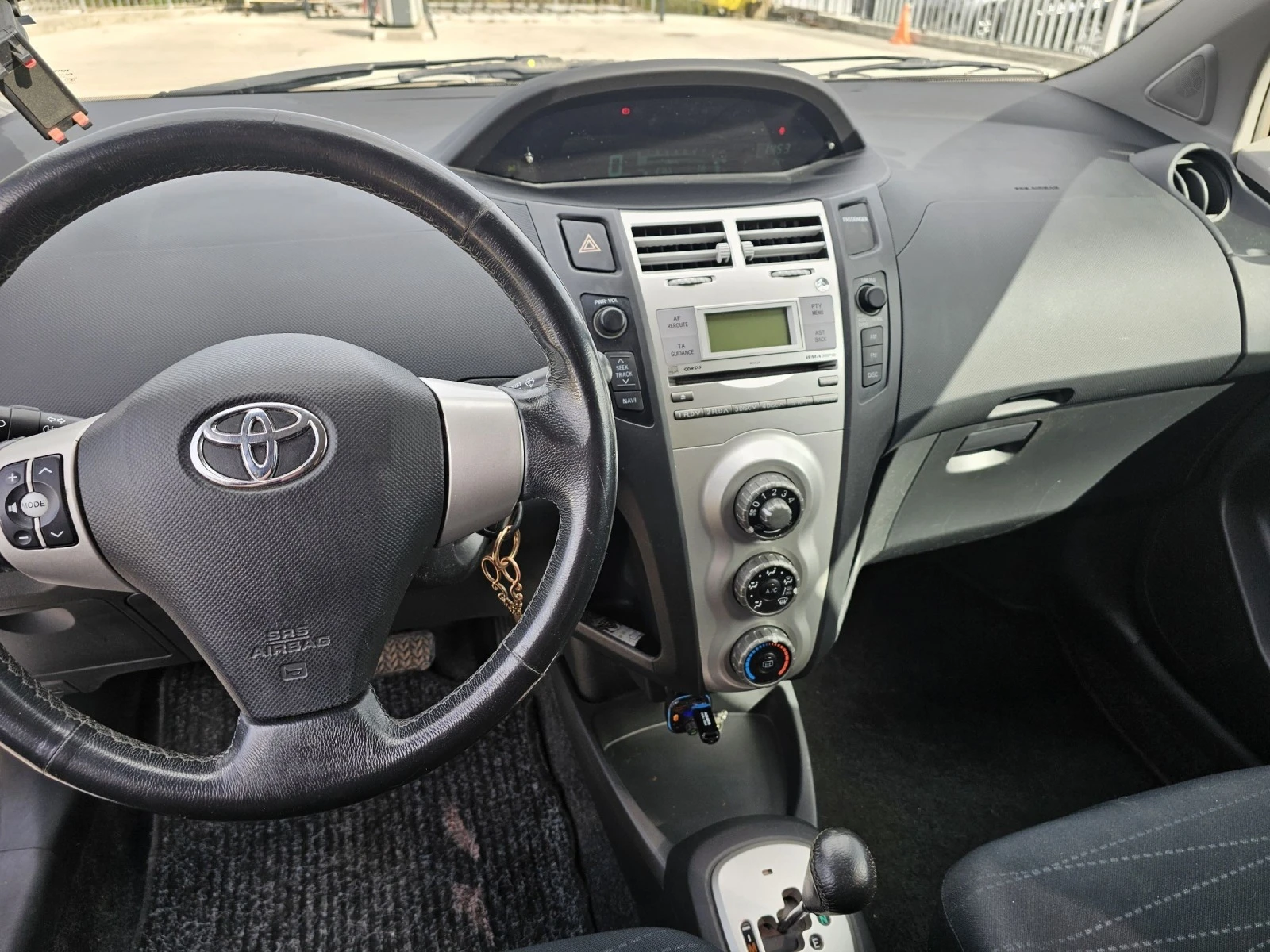 Toyota Yaris 1.3 VVT-i - изображение 9