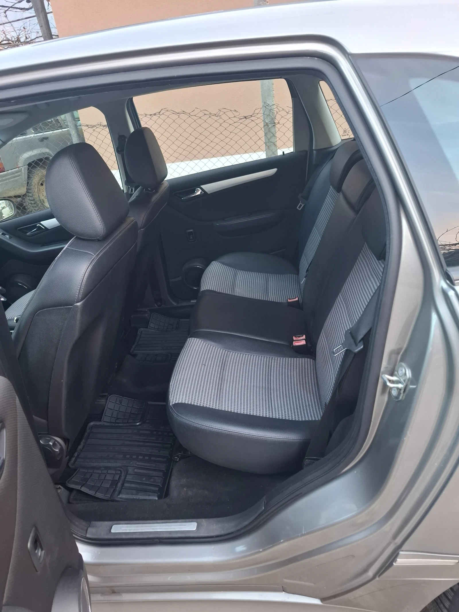Mercedes-Benz B 180  - изображение 5