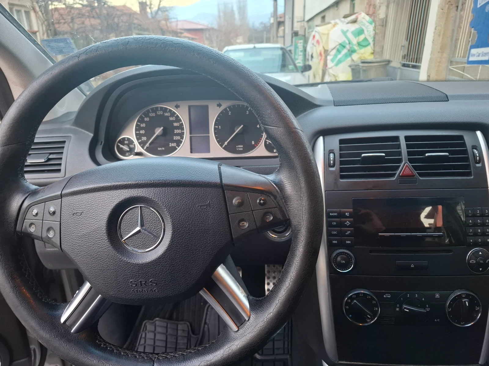 Mercedes-Benz B 180  - изображение 8