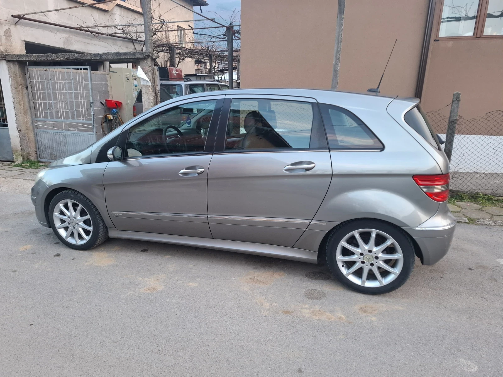 Mercedes-Benz B 180  - изображение 9