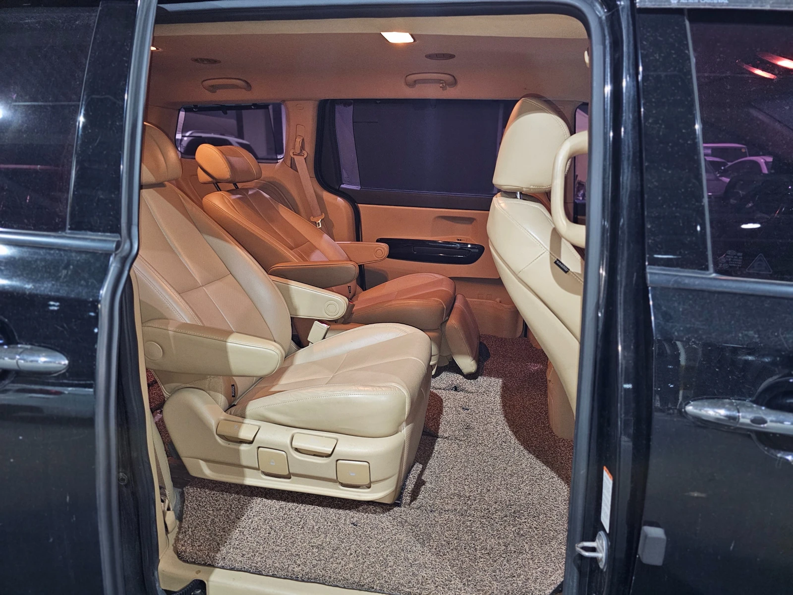 Kia Carnival 7-МЕСТЕН-ОЧАКВАН ВНОС-ПЕРФЕКТНА! - изображение 10