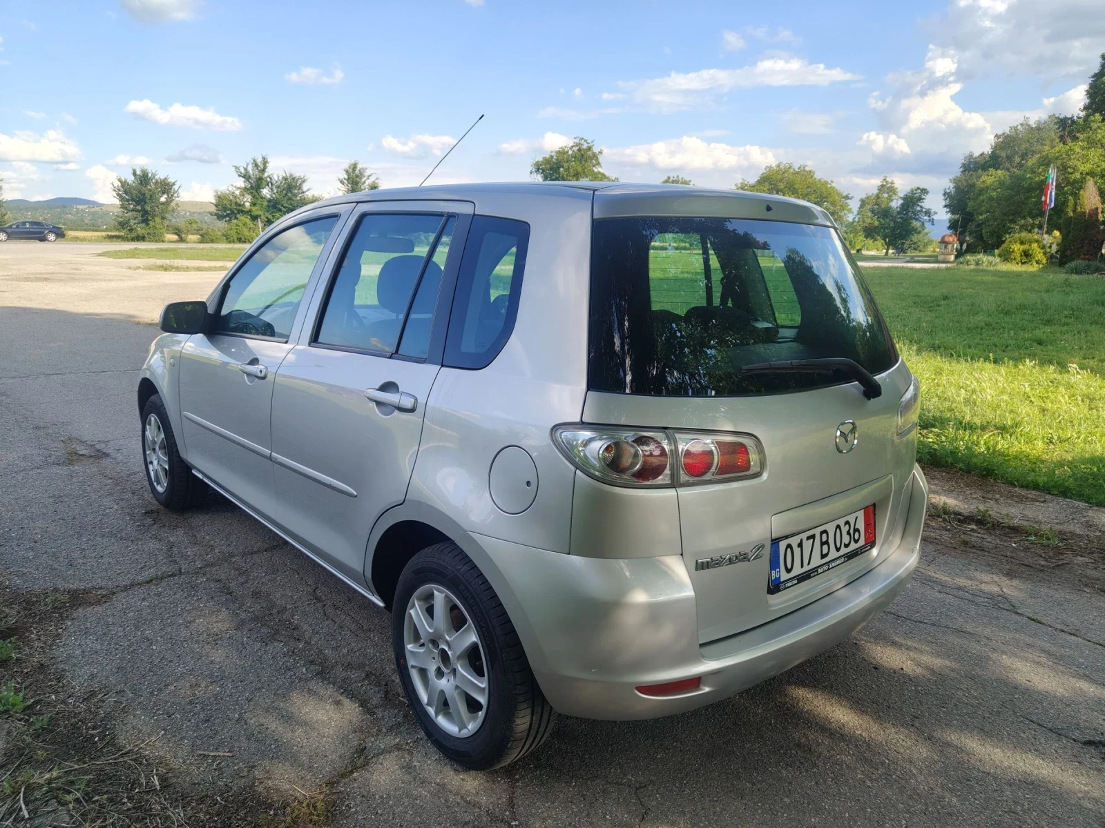 Mazda 2 1.4 benzine 115 Хил км., снимка 3 - Автомобили и джипове - 53678585
