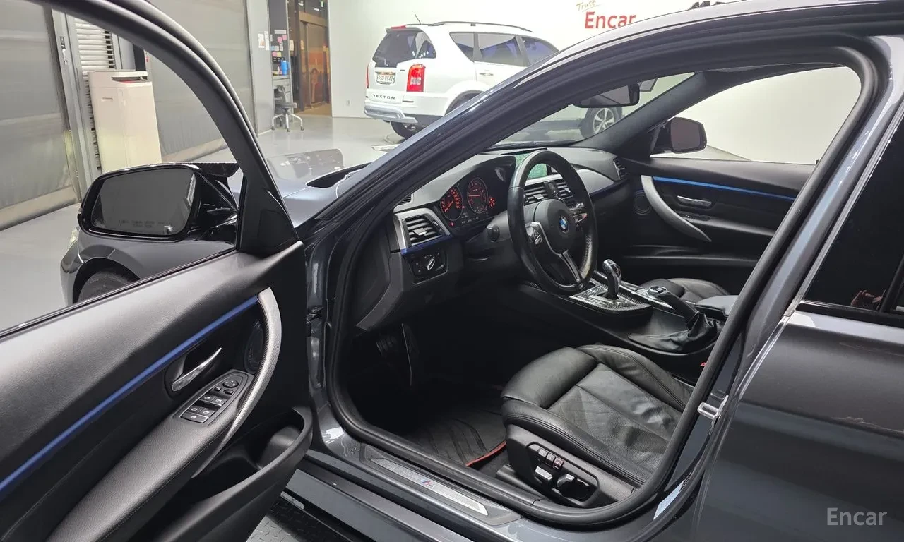 BMW 330 I M SPORT, снимка 8 - Автомобили и джипове - 54735360