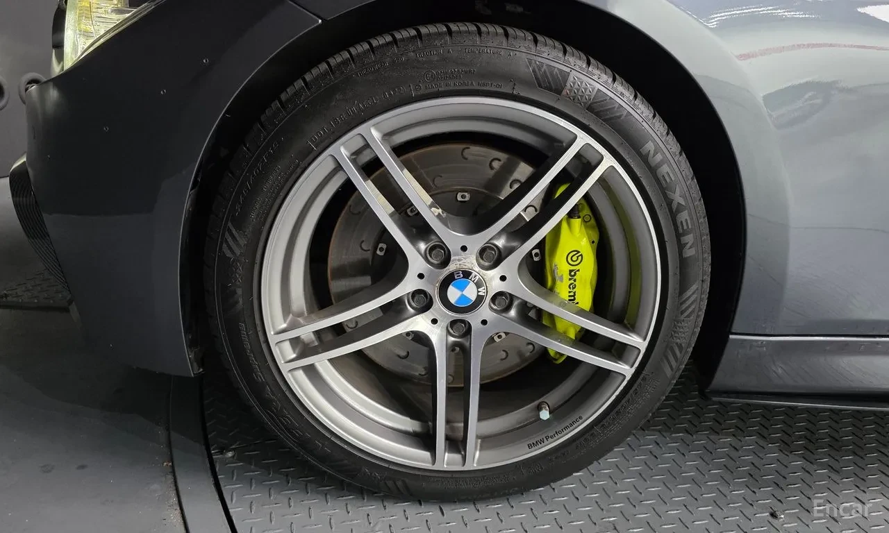 BMW 330 I M SPORT, снимка 5 - Автомобили и джипове - 54735360