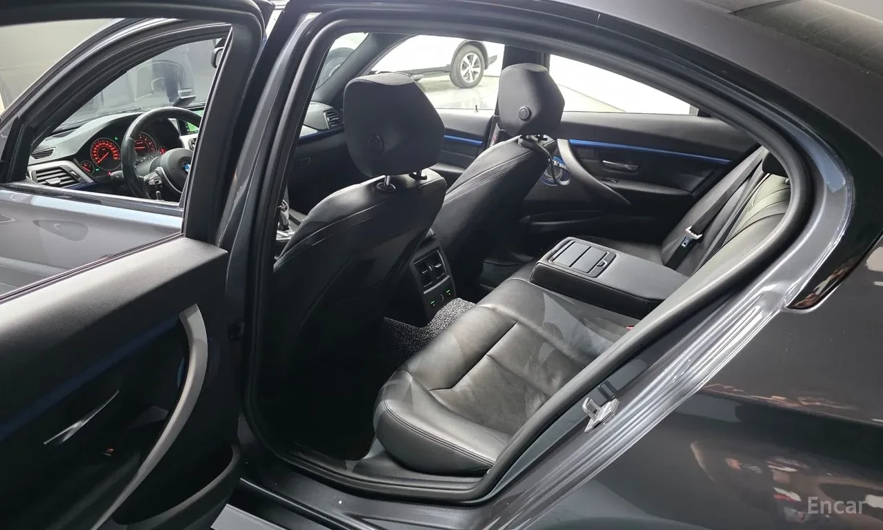 BMW 330 I M SPORT, снимка 9 - Автомобили и джипове - 54735360