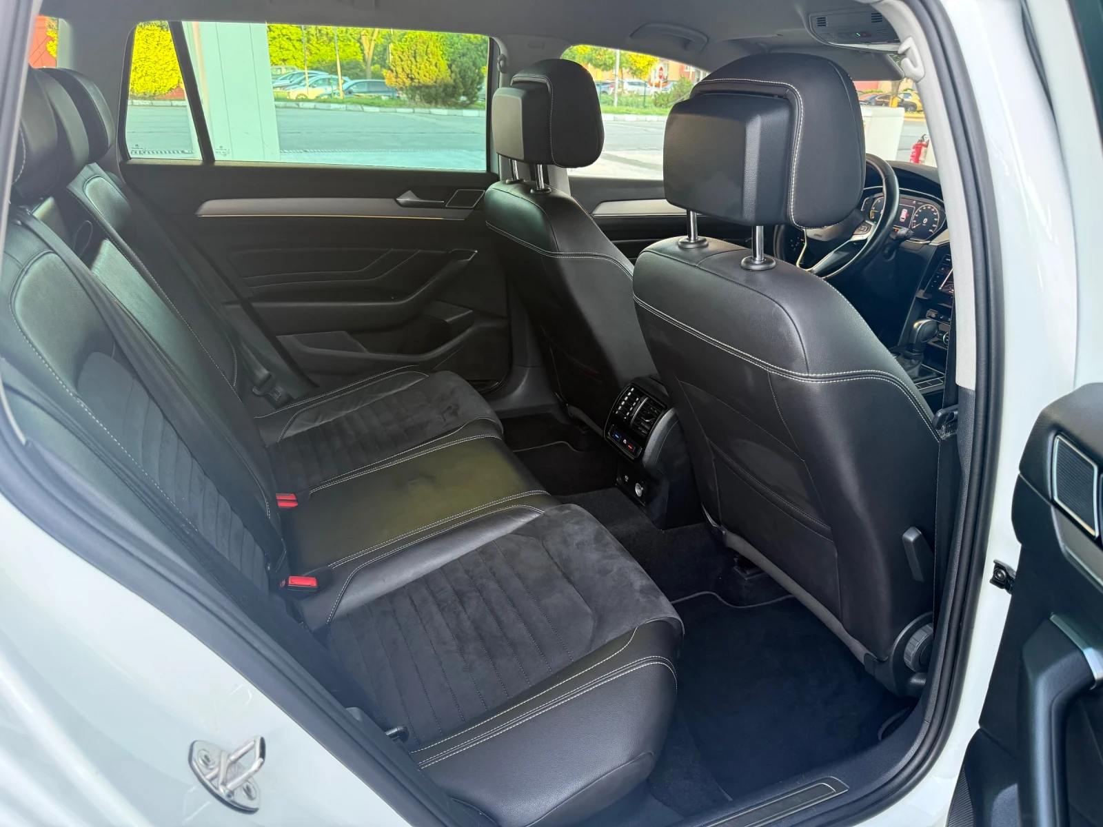 VW Passat 2.0 TDI 190 k.c FULL, снимка 15 - Автомобили и джипове - 54805072