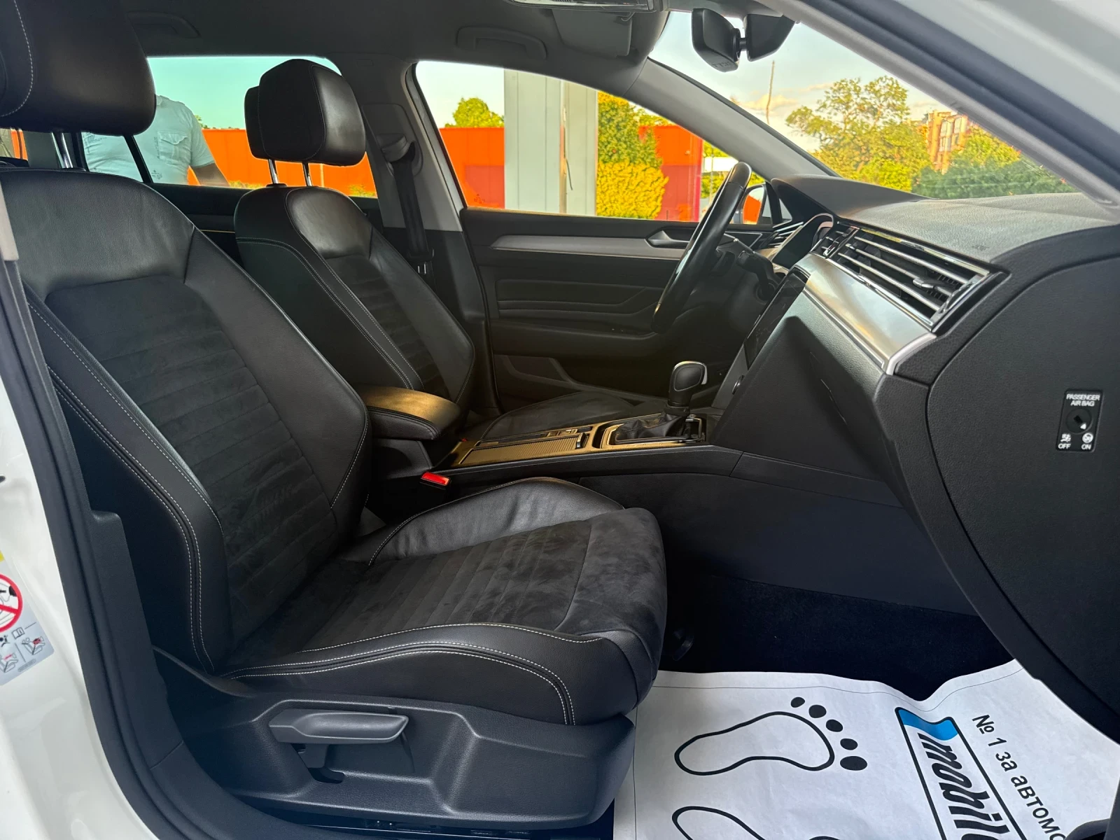 VW Passat 2.0 TDI 190 k.c FULL, снимка 13 - Автомобили и джипове - 54805072