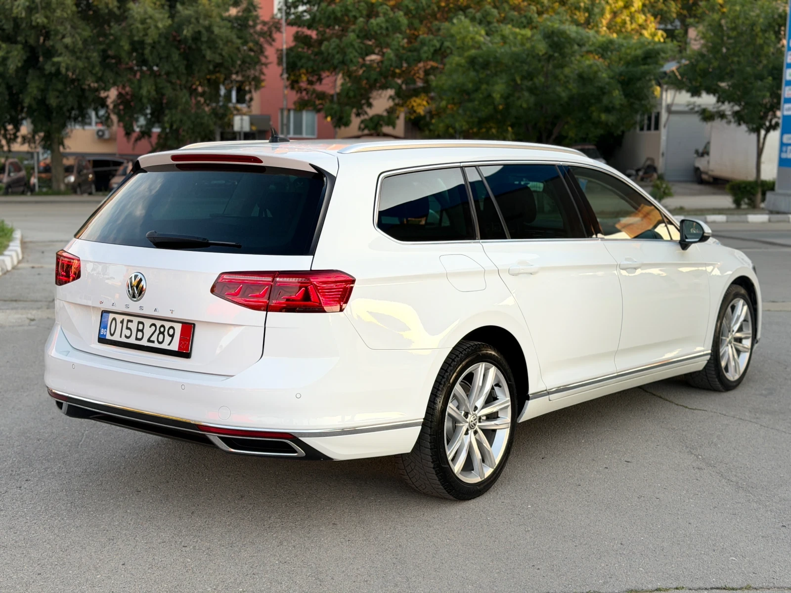 VW Passat 2.0 TDI 190 k.c FULL, снимка 6 - Автомобили и джипове - 54805072