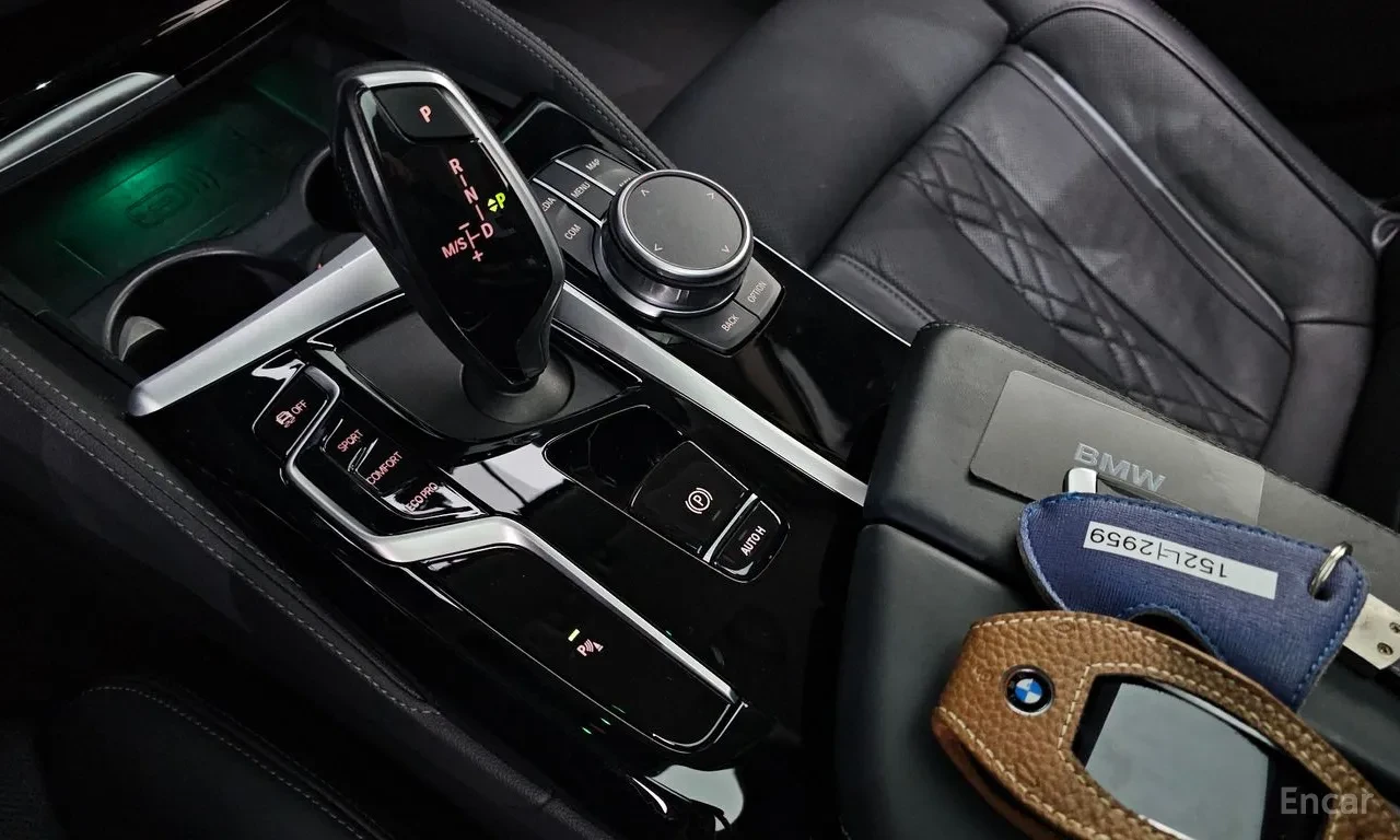 BMW 530 xDrive Luxury| LEATHER| LED| DIGITAL COCKPIT| NAVI, снимка 9 - Автомобили и джипове - 55008934