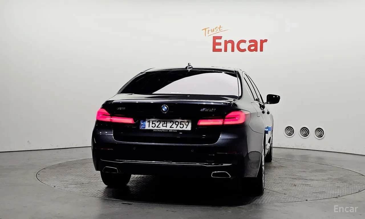 BMW 530 xDrive Luxury| LEATHER| LED| DIGITAL COCKPIT| NAVI, снимка 4 - Автомобили и джипове - 55008934