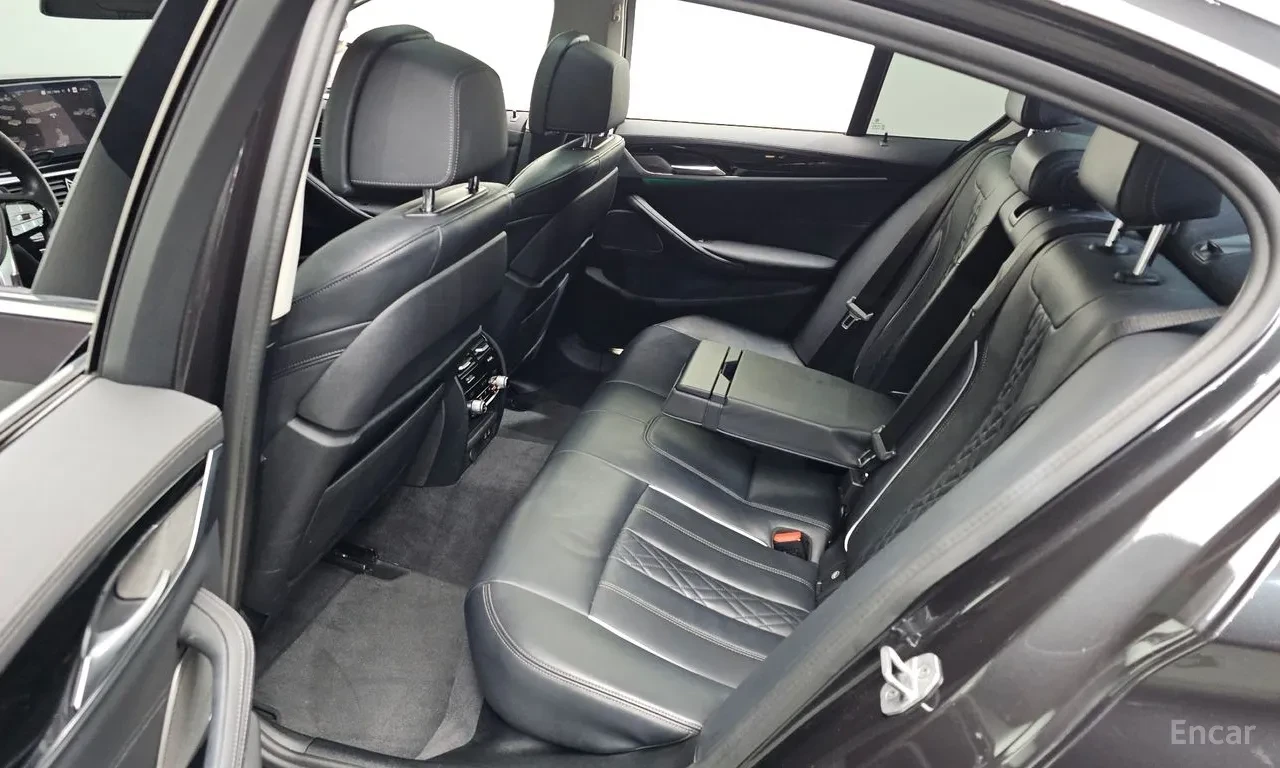 BMW 530 xDrive Luxury| LEATHER| LED| DIGITAL COCKPIT| NAVI, снимка 11 - Автомобили и джипове - 55008934