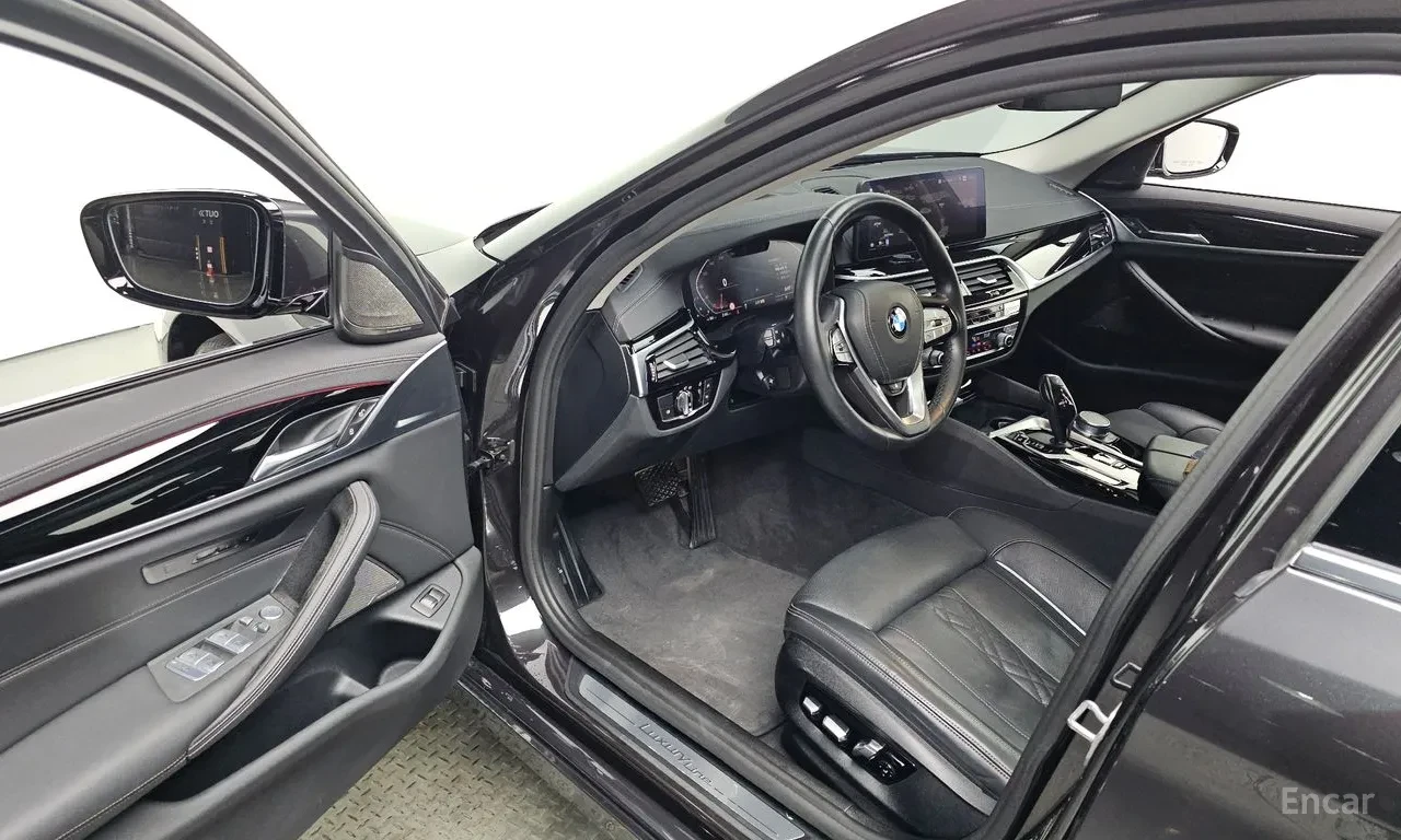 BMW 530 xDrive Luxury| LEATHER| LED| DIGITAL COCKPIT| NAVI, снимка 10 - Автомобили и джипове - 55008934