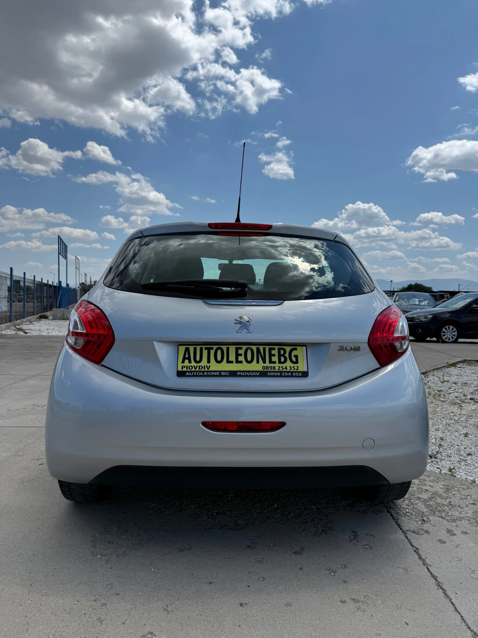 Peugeot 208 1.4 HDi, снимка 5 - Автомобили и джипове - 55473208