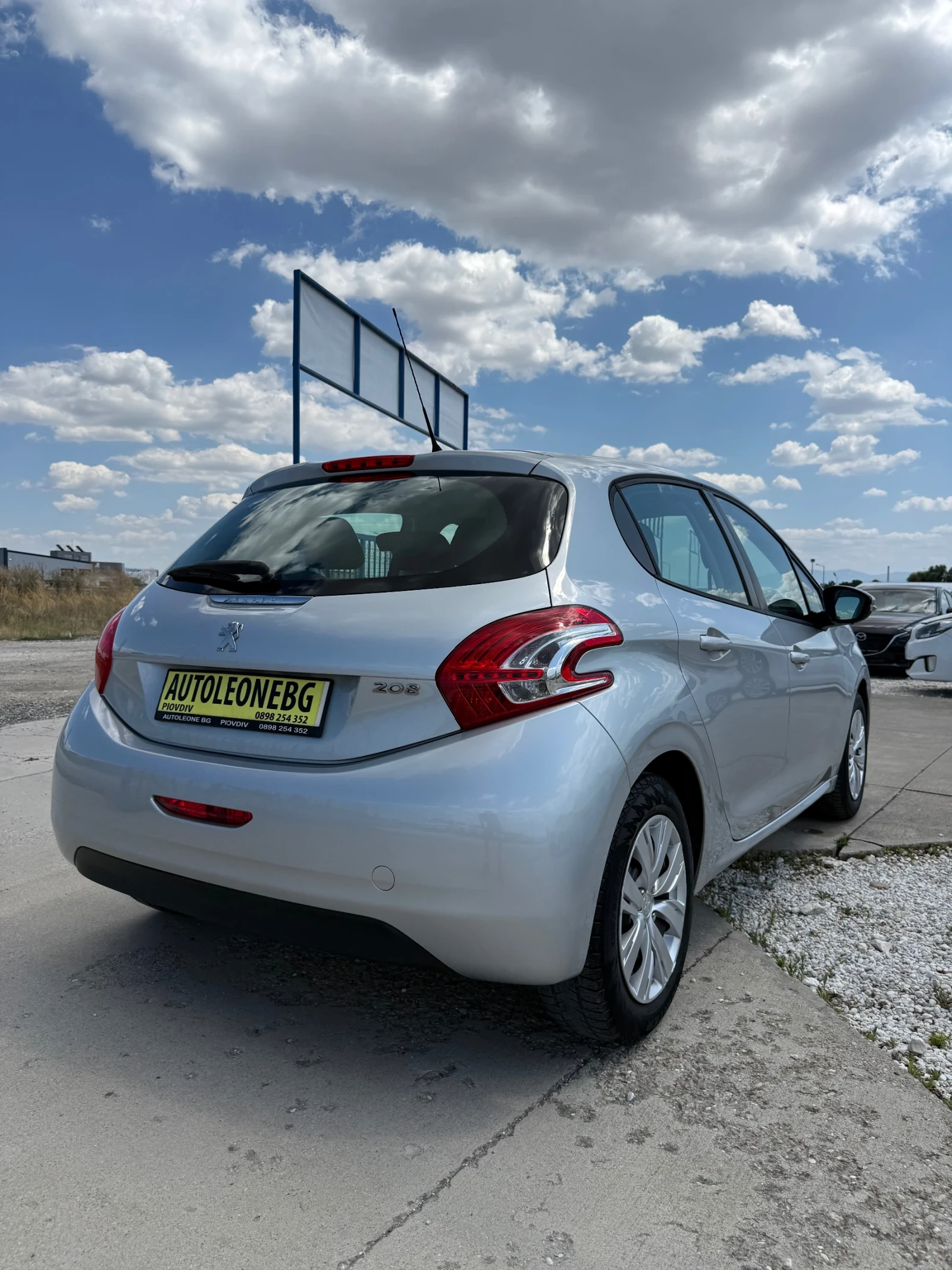 Peugeot 208 1.4 HDi, снимка 6 - Автомобили и джипове - 55473208