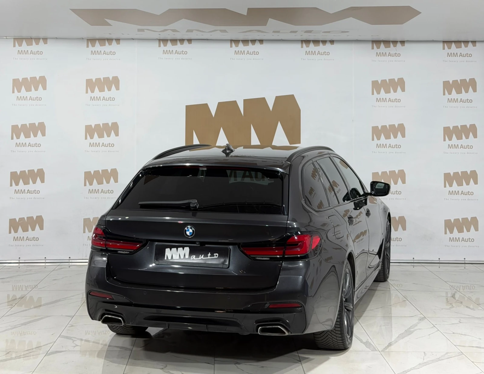 BMW 520 d Touring* M-Sport* Shadow Line* Ambient, снимка 3 - Автомобили и джипове - 55958527